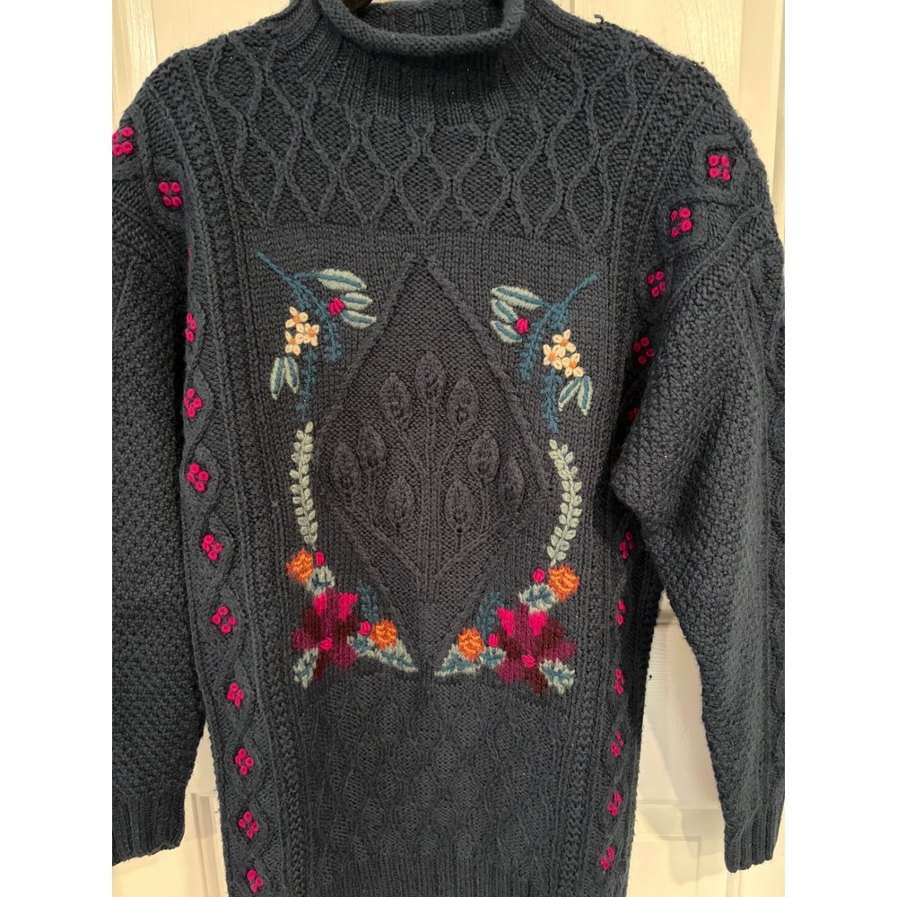 Woman's Vintage LL Bean Size Medium Wool Chunky Fisherman Embroidered Sweater